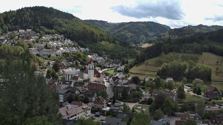 Dieses Bild zeigt eine Webcam-Aufnahme von Ottenhöfen, aufgenommen am Dienstag, den 01.09.2026 um 13:50 Uhr