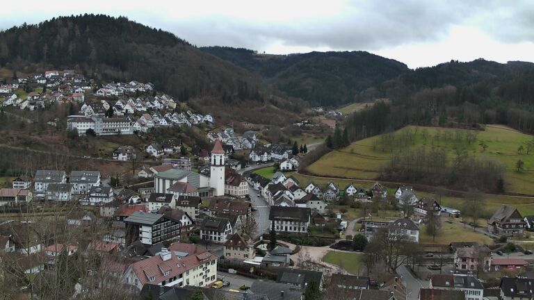 Dieses Bild zeigt eine Webcam-Aufnahme von Ottenhöfen, aufgenommen am Dienstag, den 10.02.2026 um 15:20 Uhr