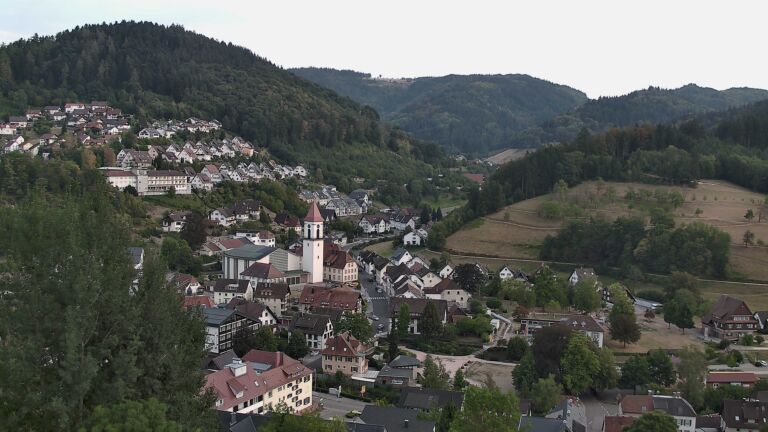 Dieses Bild zeigt eine Webcam-Aufnahme von Ottenhöfen, aufgenommen am Sonntag, den 16.08.2026 um 19:40 Uhr