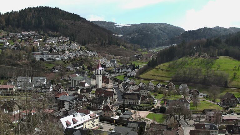 Dieses Bild zeigt eine Webcam-Aufnahme von Ottenhöfen, aufgenommen am Donnerstag, den 26.03.2026 um 14:10 Uhr