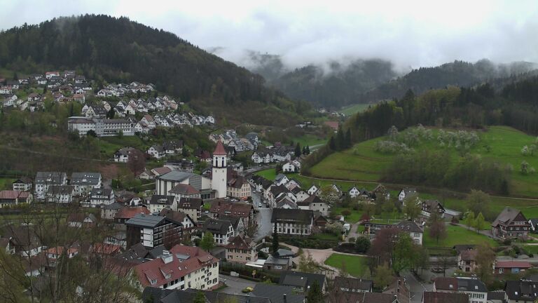 Dieses Bild zeigt eine Webcam-Aufnahme von Ottenhöfen, aufgenommen am Sonntag, den 12.04.2026 um 15:30 Uhr