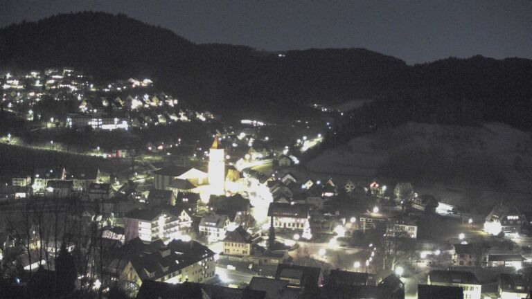 Dieses Bild zeigt eine Webcam-Aufnahme von Ottenhöfen, aufgenommen am Sonntag, den 28.12.2025 um 17:50 Uhr