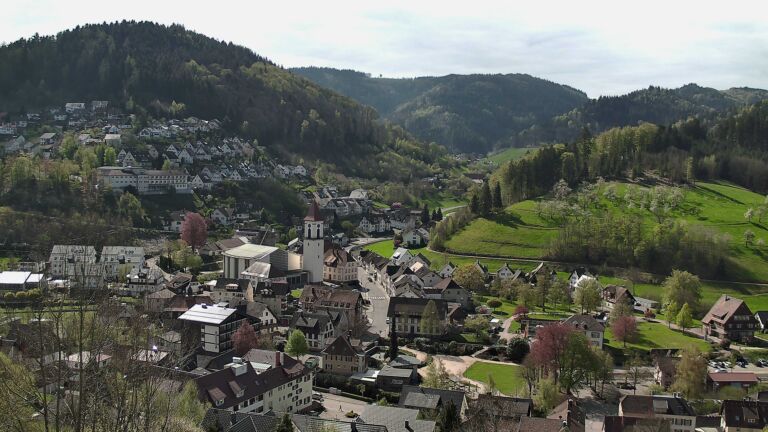 Dieses Bild zeigt eine Webcam-Aufnahme von Ottenhöfen, aufgenommen am Donnerstag, den 16.04.2026 um 11:10 Uhr