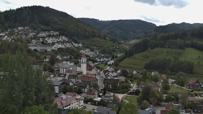 Dieses Bild zeigt eine Webcam-Aufnahme von Ottenhöfen, aufgenommen am Freitag, den 09.10.2026 um 13:40 Uhr