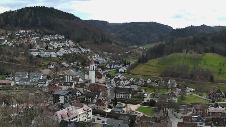 Dieses Bild zeigt eine Webcam-Aufnahme von Ottenhöfen, aufgenommen am Freitag, den 13.03.2026 um 13:40 Uhr