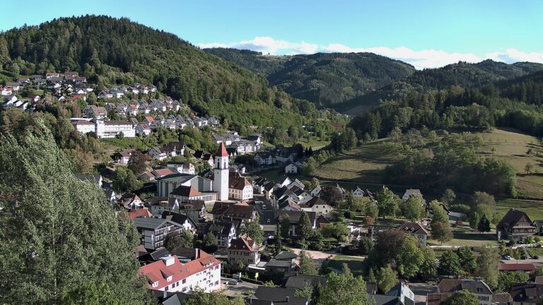 Dieses Bild zeigt eine Webcam-Aufnahme von Ottenhöfen, aufgenommen am Freitag, den 04.09.2026 um 17:50 Uhr