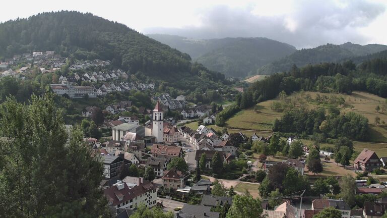 Dieses Bild zeigt eine Webcam-Aufnahme von Ottenhöfen, aufgenommen am Sonntag, den 19.07.2026 um 10:10 Uhr