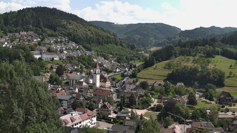 Dieses Bild zeigt eine Webcam-Aufnahme von Ottenhöfen, aufgenommen am Samstag, den 27.06.2026 um 15:40 Uhr