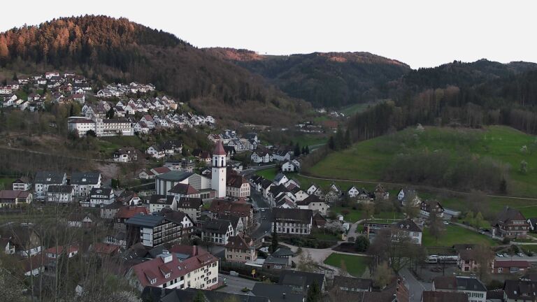 Dieses Bild zeigt eine Webcam-Aufnahme von Ottenhöfen, aufgenommen am Dienstag, den 07.04.2026 um 19:50 Uhr