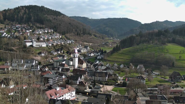 Dieses Bild zeigt eine Webcam-Aufnahme von Ottenhöfen, aufgenommen am Montag, den 23.03.2026 um 16:00 Uhr