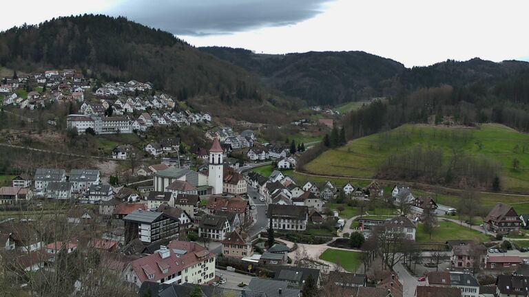 Dieses Bild zeigt eine Webcam-Aufnahme von Ottenhöfen, aufgenommen am Freitag, den 13.03.2026 um 12:50 Uhr