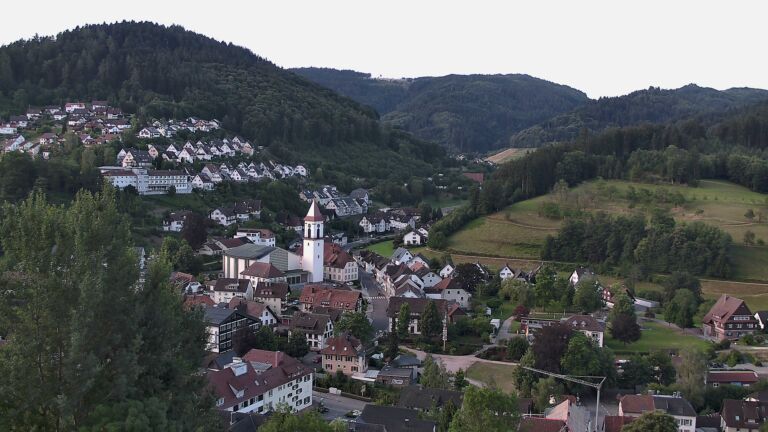 Dieses Bild zeigt eine Webcam-Aufnahme von Ottenhöfen, aufgenommen am Montag, den 06.07.2026 um 07:40 Uhr