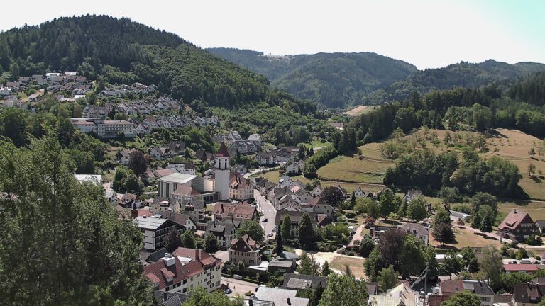 Dieses Bild zeigt eine Webcam-Aufnahme von Ottenhöfen, aufgenommen am Freitag, den 24.07.2026 um 12:10 Uhr