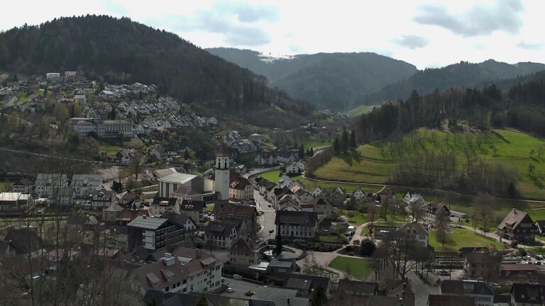 Dieses Bild zeigt eine Webcam-Aufnahme von Ottenhöfen, aufgenommen am Freitag, den 03.04.2026 um 12:30 Uhr