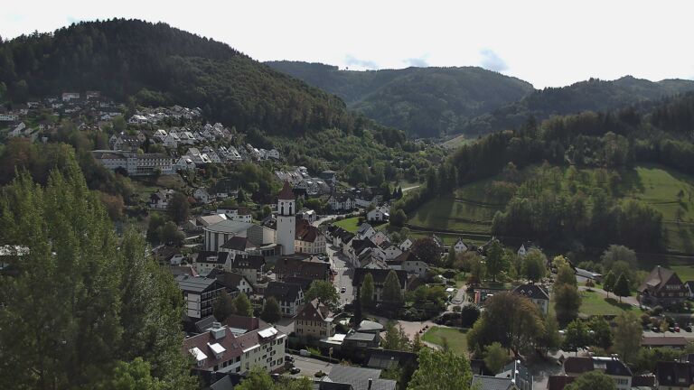 Dieses Bild zeigt eine Webcam-Aufnahme von Ottenhöfen, aufgenommen am Freitag, den 09.10.2026 um 13:00 Uhr