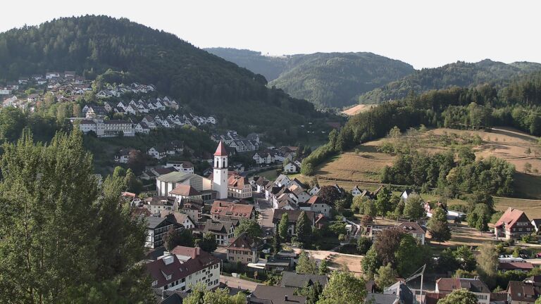 Dieses Bild zeigt eine Webcam-Aufnahme von Ottenhöfen, aufgenommen am Dienstag, den 11.08.2026 um 08:30 Uhr
