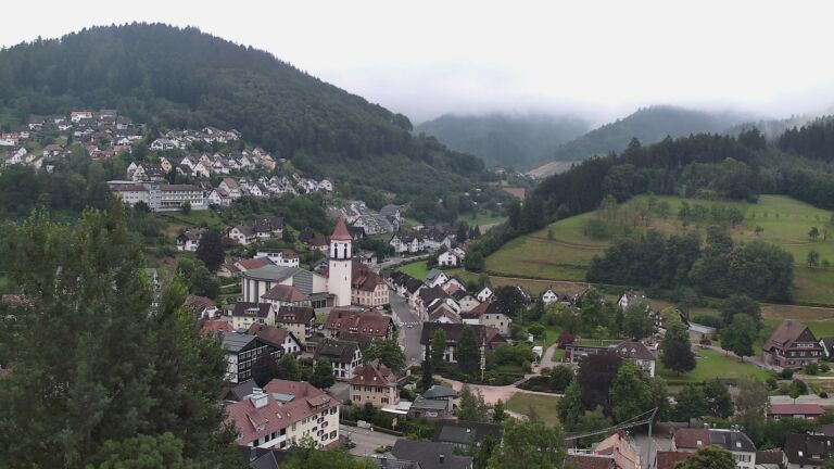 Dieses Bild zeigt eine Webcam-Aufnahme von Ottenhöfen, aufgenommen am Mittwoch, den 01.07.2026 um 06:00 Uhr