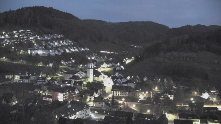 Dieses Bild zeigt eine Webcam-Aufnahme von Ottenhöfen, aufgenommen am Mittwoch, den 15.04.2026 um 21:00 Uhr