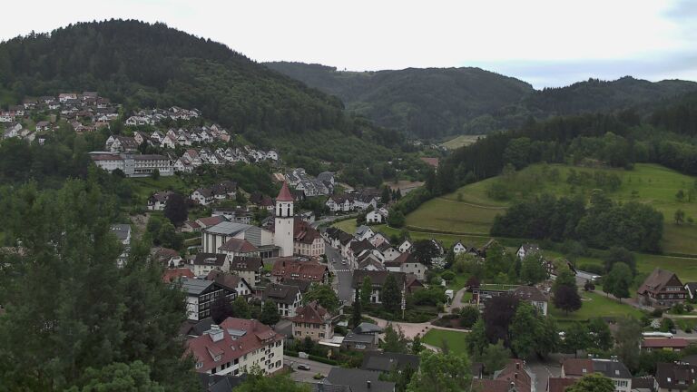 Dieses Bild zeigt eine Webcam-Aufnahme von Ottenhöfen, aufgenommen am Samstag, den 06.06.2026 um 18:50 Uhr