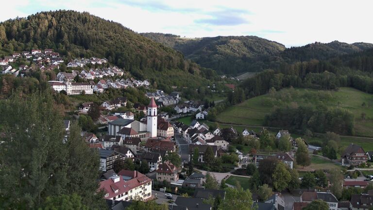 Dieses Bild zeigt eine Webcam-Aufnahme von Ottenhöfen, aufgenommen am Freitag, den 18.09.2026 um 18:40 Uhr