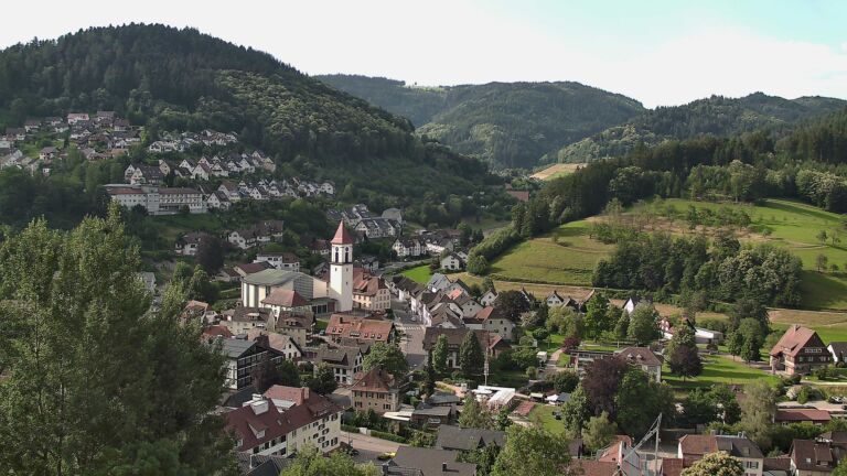 Dieses Bild zeigt eine Webcam-Aufnahme von Ottenhöfen, aufgenommen am Sonntag, den 21.06.2026 um 08:40 Uhr