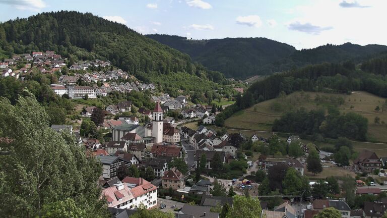 Dieses Bild zeigt eine Webcam-Aufnahme von Ottenhöfen, aufgenommen am Sonntag, den 26.07.2026 um 16:10 Uhr