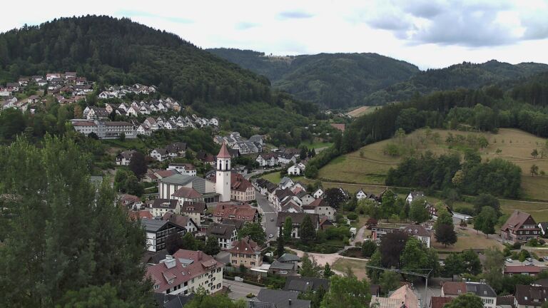 Dieses Bild zeigt eine Webcam-Aufnahme von Ottenhöfen, aufgenommen am Freitag, den 17.07.2026 um 14:50 Uhr