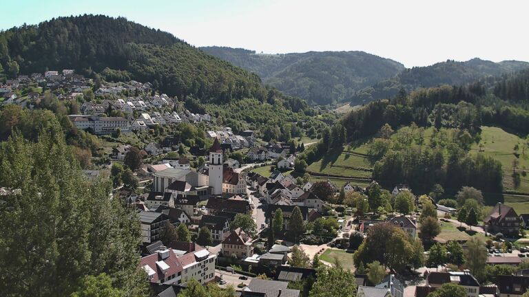 Dieses Bild zeigt eine Webcam-Aufnahme von Ottenhöfen, aufgenommen am Freitag, den 25.09.2026 um 13:30 Uhr