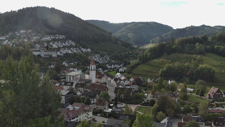 Dieses Bild zeigt eine Webcam-Aufnahme von Ottenhöfen, aufgenommen am Dienstag, den 13.10.2026 um 09:50 Uhr