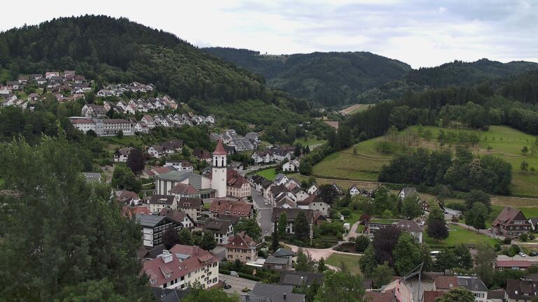 Dieses Bild zeigt eine Webcam-Aufnahme von Ottenhöfen, aufgenommen am Montag, den 29.06.2026 um 13:10 Uhr