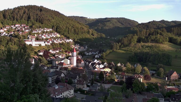 Dieses Bild zeigt eine Webcam-Aufnahme von Ottenhöfen, aufgenommen am Freitag, den 22.05.2026 um 20:20 Uhr