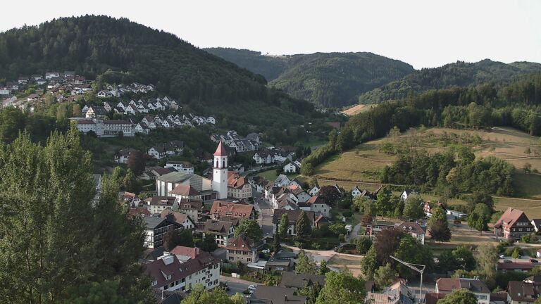 Dieses Bild zeigt eine Webcam-Aufnahme von Ottenhöfen, aufgenommen am Donnerstag, den 30.07.2026 um 07:50 Uhr