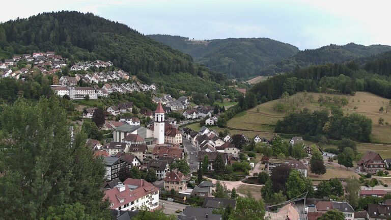 Dieses Bild zeigt eine Webcam-Aufnahme von Ottenhöfen, aufgenommen am Donnerstag, den 16.07.2026 um 18:20 Uhr