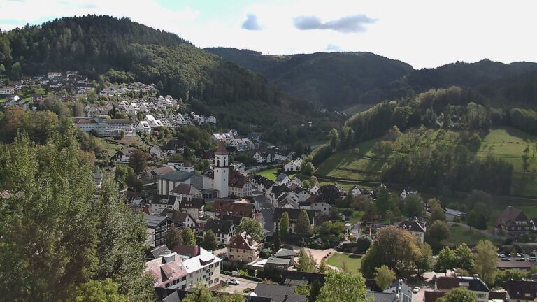 Dieses Bild zeigt eine Webcam-Aufnahme von Ottenhöfen, aufgenommen am Montag, den 12.10.2026 um 14:00 Uhr