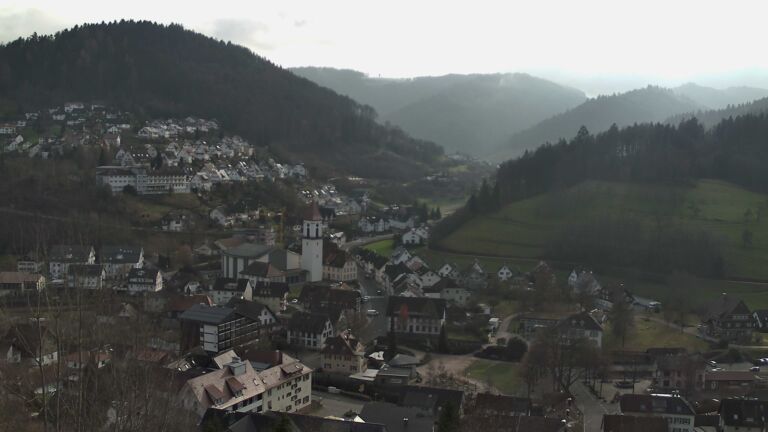 Dieses Bild zeigt eine Webcam-Aufnahme von Ottenhöfen, aufgenommen am Dienstag, den 23.12.2025 um 13:20 Uhr