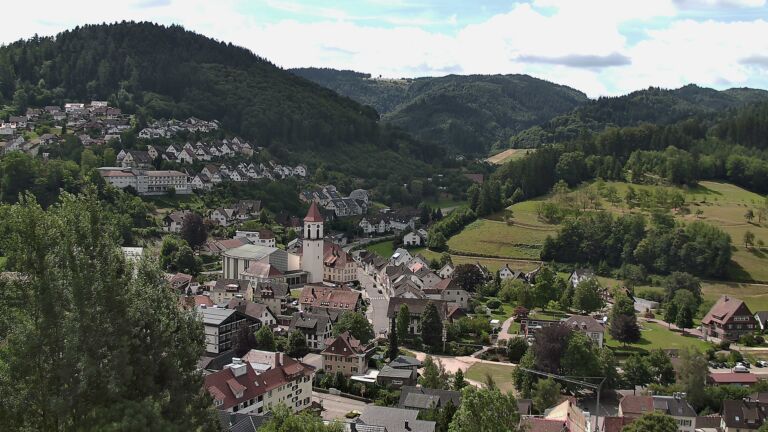 Dieses Bild zeigt eine Webcam-Aufnahme von Ottenhöfen, aufgenommen am Montag, den 06.07.2026 um 11:30 Uhr