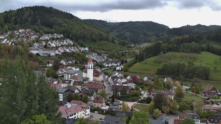 Dieses Bild zeigt eine Webcam-Aufnahme von Ottenhöfen, aufgenommen am Samstag, den 24.10.2026 um 16:50 Uhr
