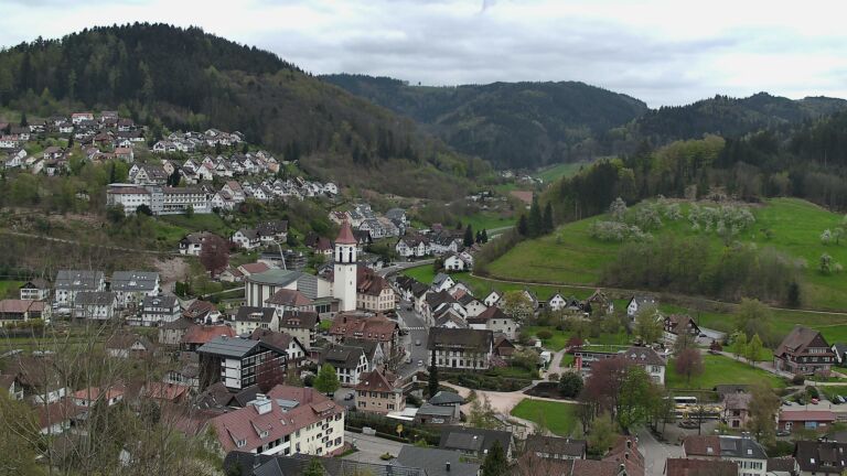 Dieses Bild zeigt eine Webcam-Aufnahme von Ottenhöfen, aufgenommen am Mittwoch, den 15.04.2026 um 15:00 Uhr