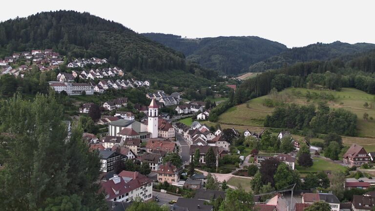 Dieses Bild zeigt eine Webcam-Aufnahme von Ottenhöfen, aufgenommen am Sonntag, den 05.07.2026 um 07:20 Uhr