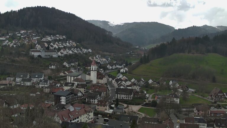 Dieses Bild zeigt eine Webcam-Aufnahme von Ottenhöfen, aufgenommen am Mittwoch, den 01.04.2026 um 12:00 Uhr