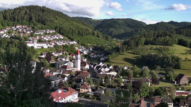 Dieses Bild zeigt eine Webcam-Aufnahme von Ottenhöfen, aufgenommen am Mittwoch, den 03.06.2026 um 19:30 Uhr