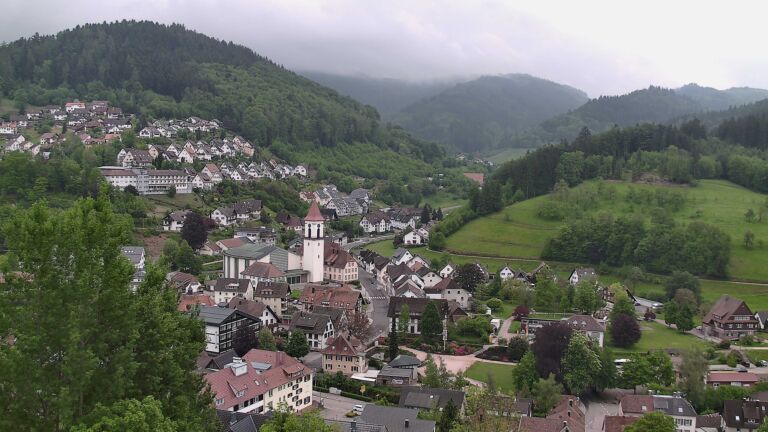 Dieses Bild zeigt eine Webcam-Aufnahme von Ottenhöfen, aufgenommen am Donnerstag, den 07.05.2026 um 13:40 Uhr