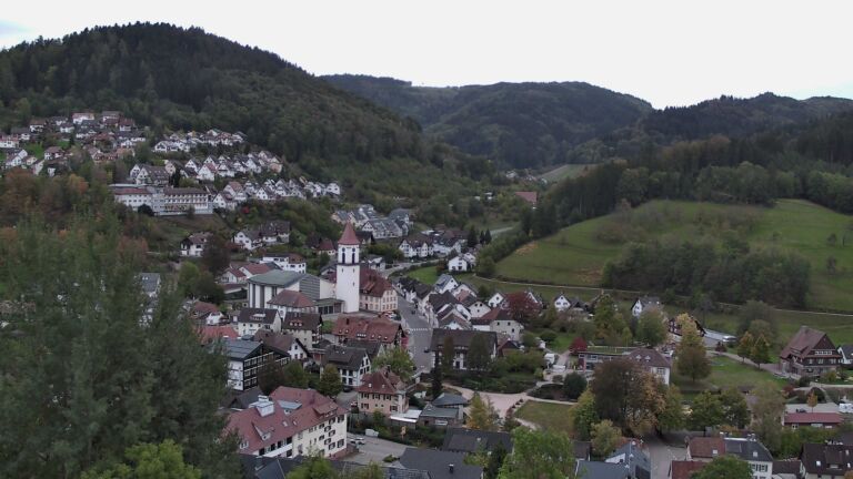 Dieses Bild zeigt eine Webcam-Aufnahme von Ottenhöfen, aufgenommen am Freitag, den 23.10.2026 um 18:00 Uhr