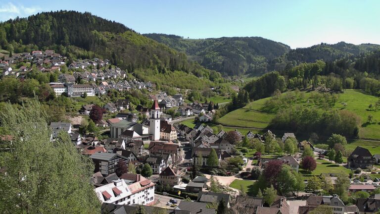 Dieses Bild zeigt eine Webcam-Aufnahme von Ottenhöfen, aufgenommen am Sonntag, den 26.04.2026 um 15:40 Uhr