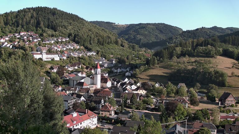 Dieses Bild zeigt eine Webcam-Aufnahme von Ottenhöfen, aufgenommen am Samstag, den 08.08.2026 um 19:00 Uhr