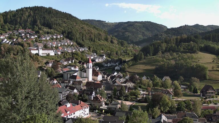 Dieses Bild zeigt eine Webcam-Aufnahme von Ottenhöfen, aufgenommen am Dienstag, den 08.09.2026 um 17:40 Uhr
