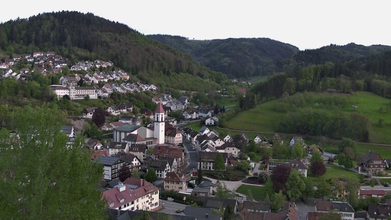 Dieses Bild zeigt eine Webcam-Aufnahme von Ottenhöfen, aufgenommen am Montag, den 27.04.2026 um 20:10 Uhr