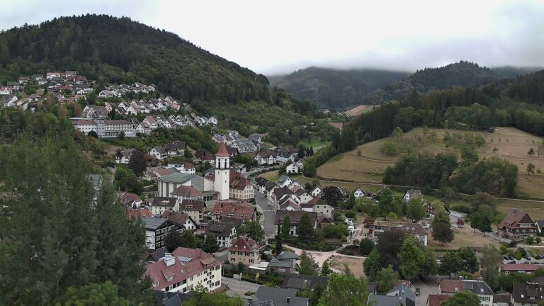 Dieses Bild zeigt eine Webcam-Aufnahme von Ottenhöfen, aufgenommen am Donnerstag, den 20.08.2026 um 14:00 Uhr