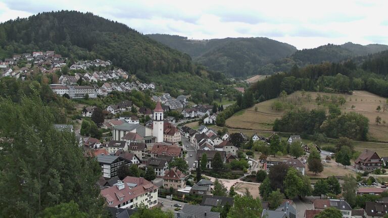 Dieses Bild zeigt eine Webcam-Aufnahme von Ottenhöfen, aufgenommen am Dienstag, den 18.08.2026 um 13:40 Uhr