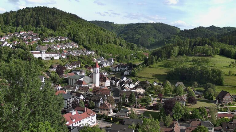Dieses Bild zeigt eine Webcam-Aufnahme von Ottenhöfen, aufgenommen am Donnerstag, den 21.05.2026 um 18:30 Uhr